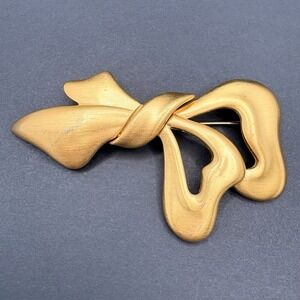 Vintage Monet Bow Ribbon Brushed Gold Tone‎ Brooch 3"
